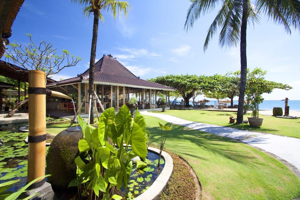Pemandangan luar