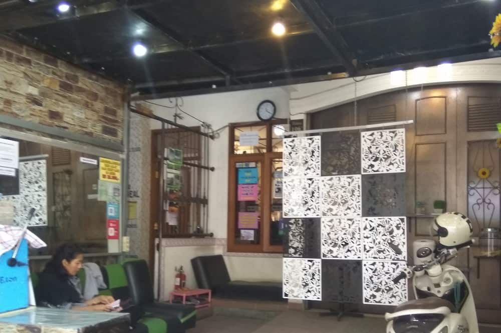 Meja Penyambut Tetamu Gambar