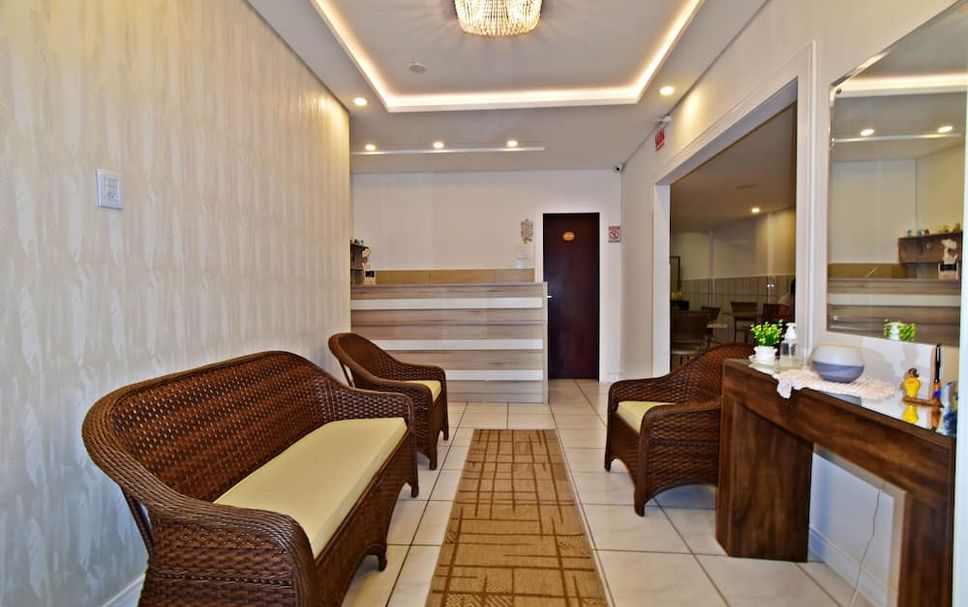 Meja Penyambut Tetamu Gambar