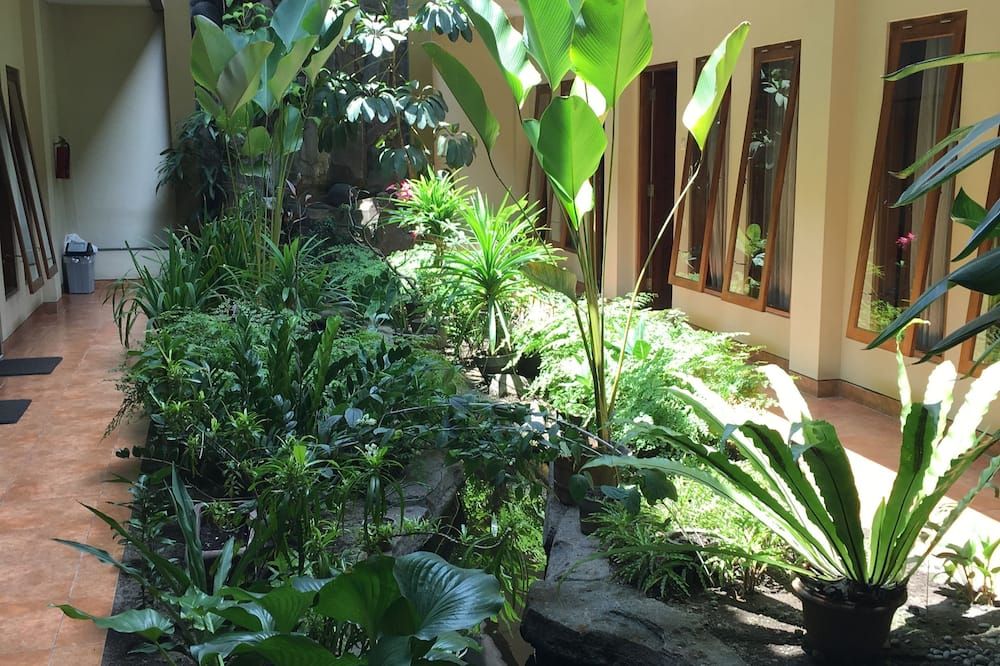 Pemandangan luar