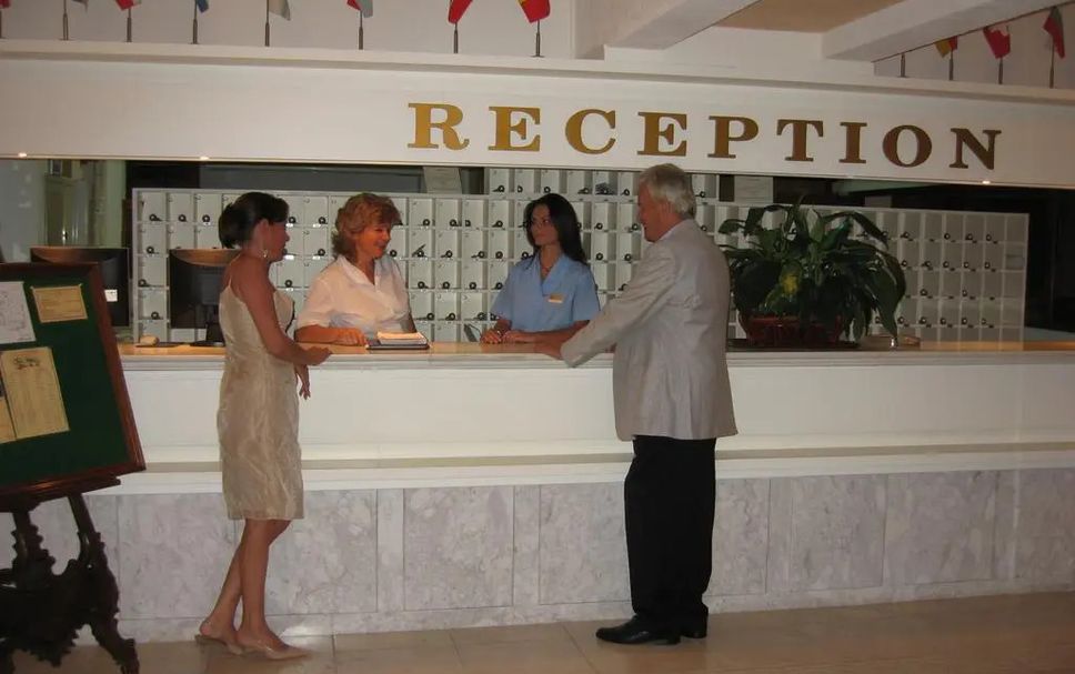 Meja Penyambut Tetamu Gambar