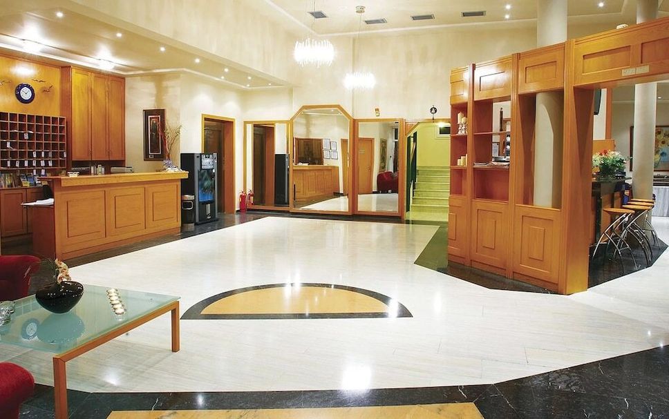 Meja Penyambut Tetamu Gambar