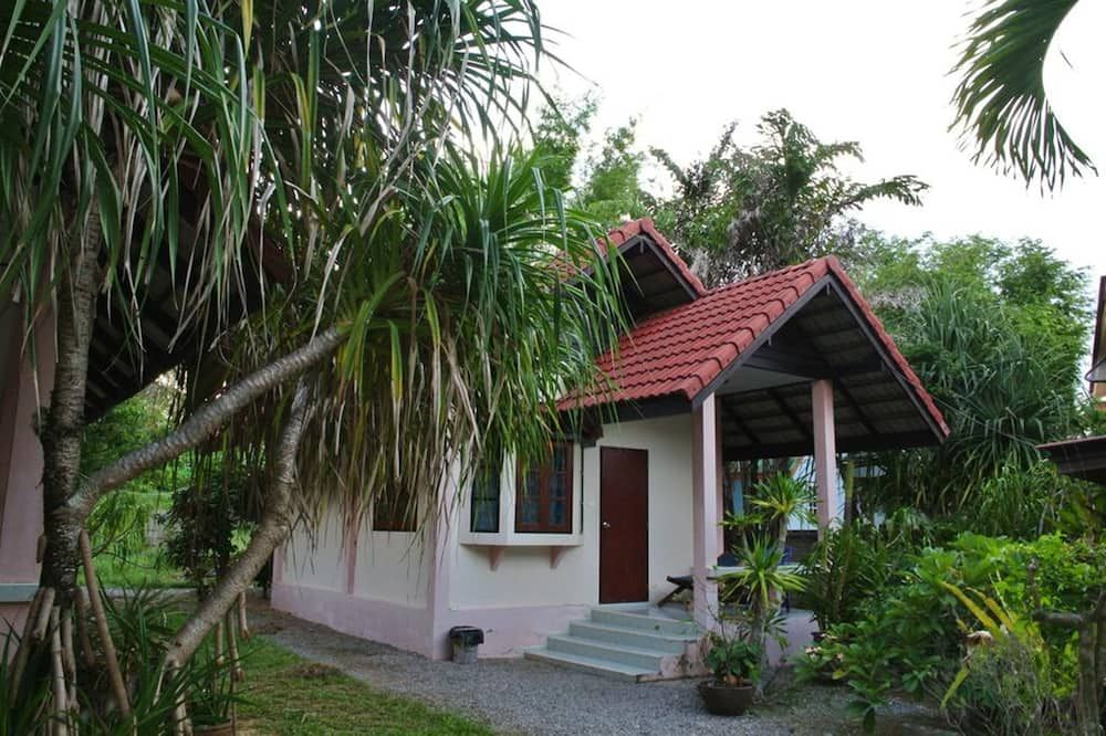 Pemandangan luar
