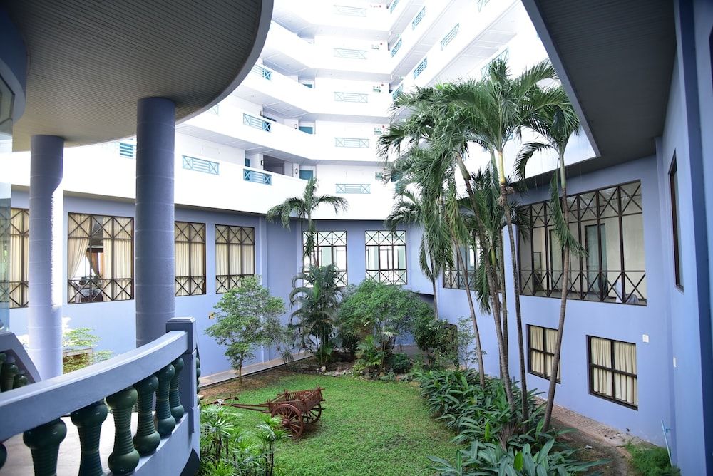 Pemandangan luar