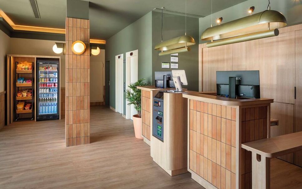 Meja Penyambut Tetamu Gambar