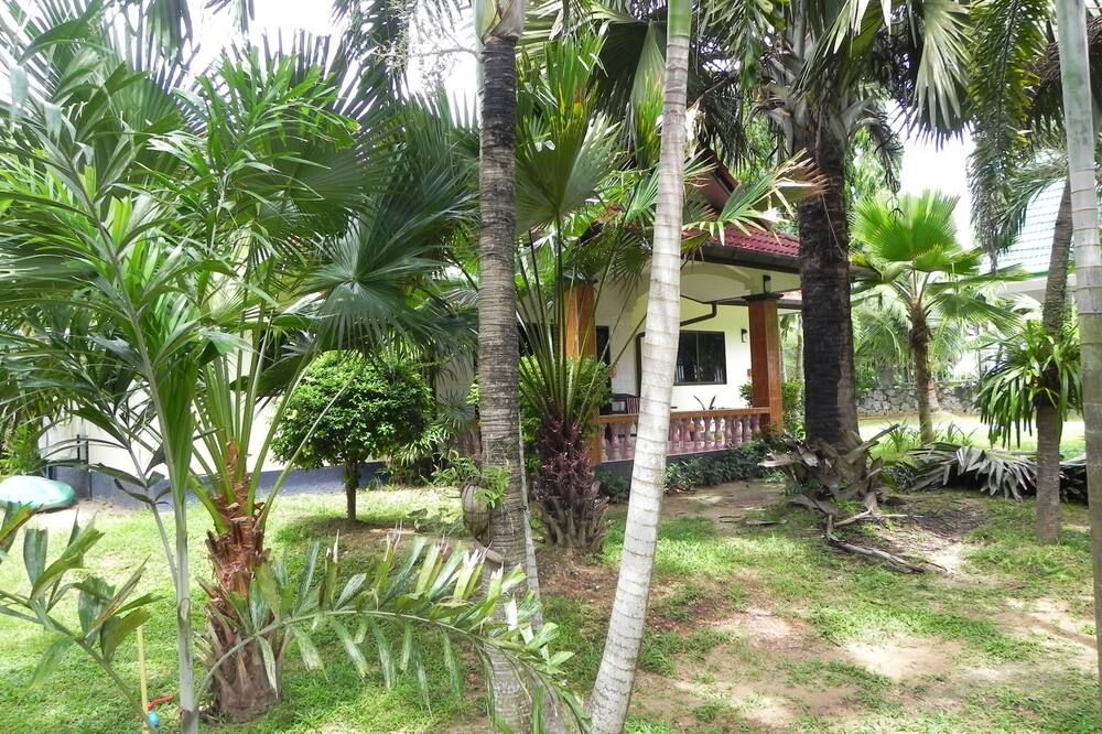 Pemandangan luar