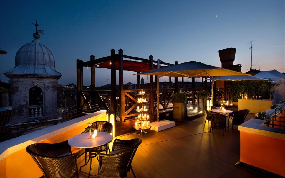 Teres di atas bumbung Gambar