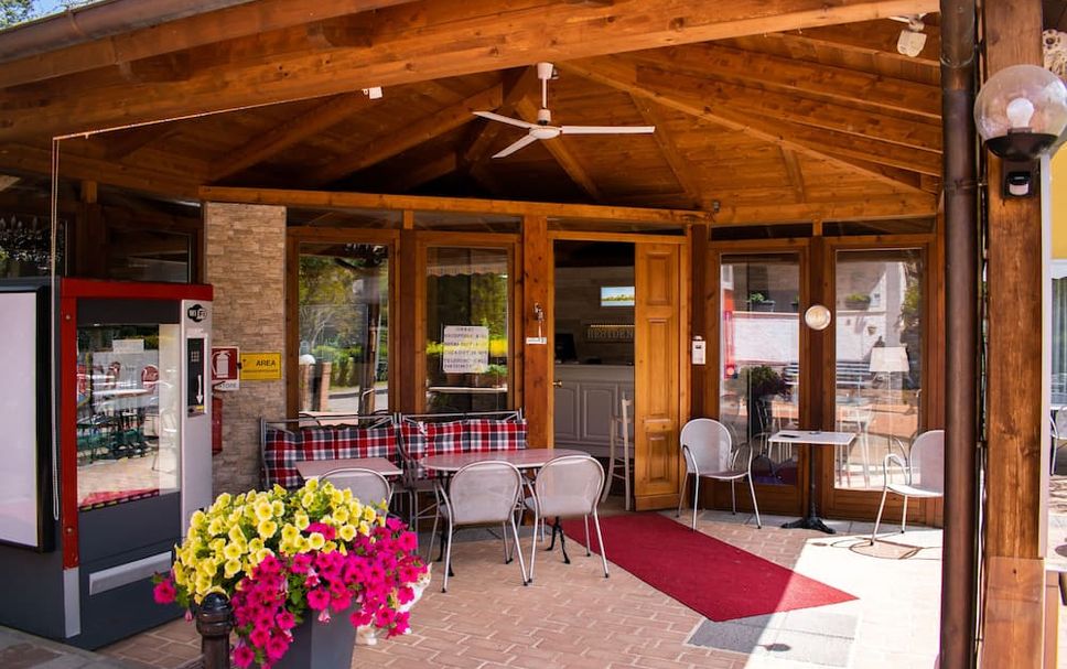 Patio Gambar