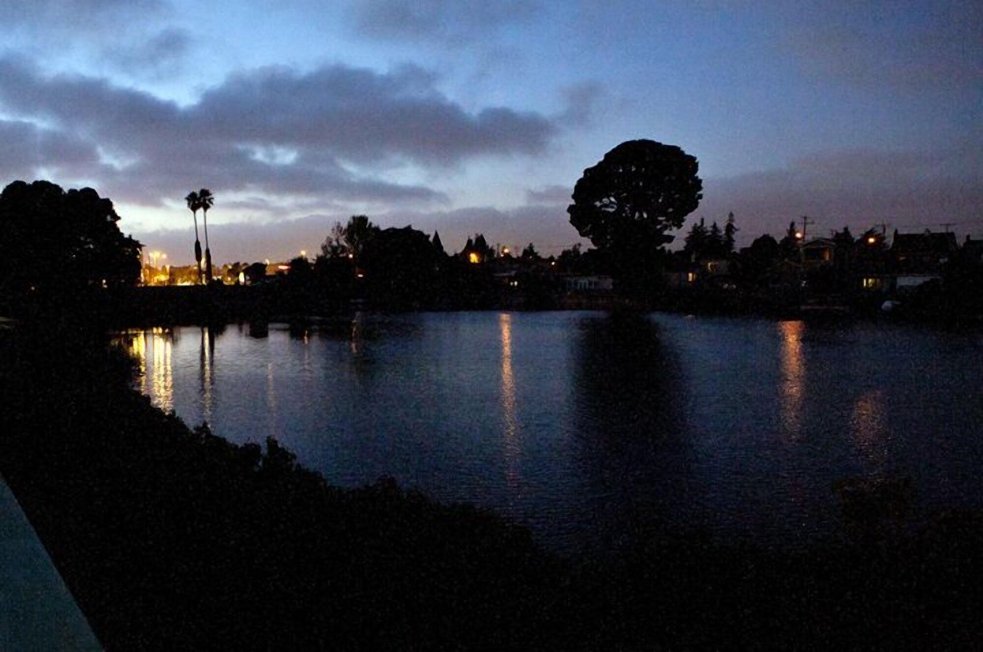 Pemandangan luar