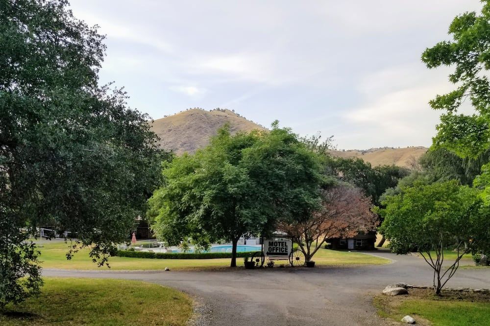Pemandangan luar