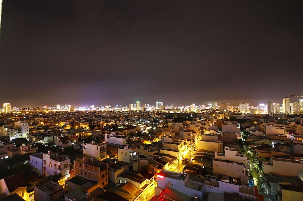 Pemandangan luar