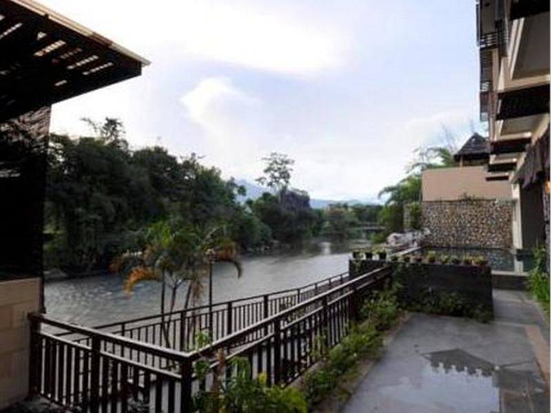 Pemandangan luar