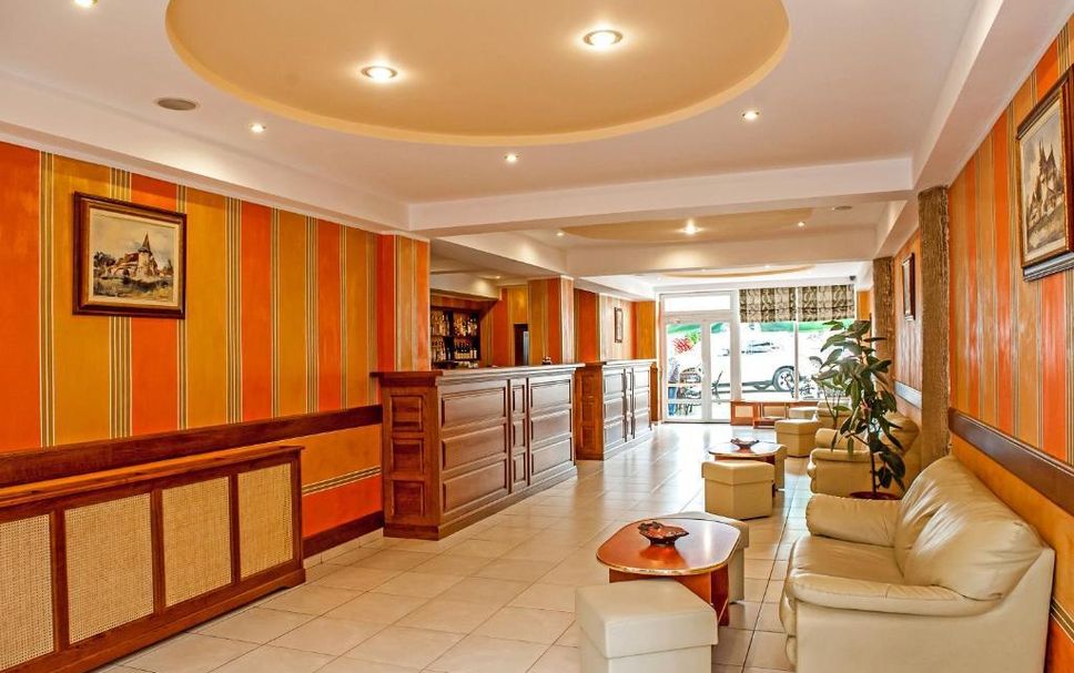 Meja Penyambut Tetamu Gambar