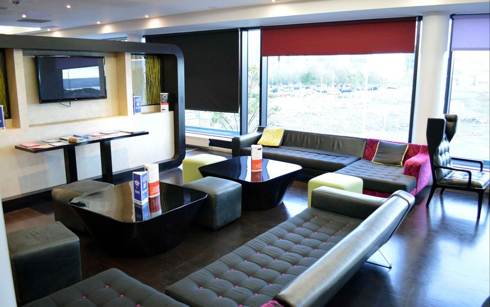 Balai Menunggu Gambar