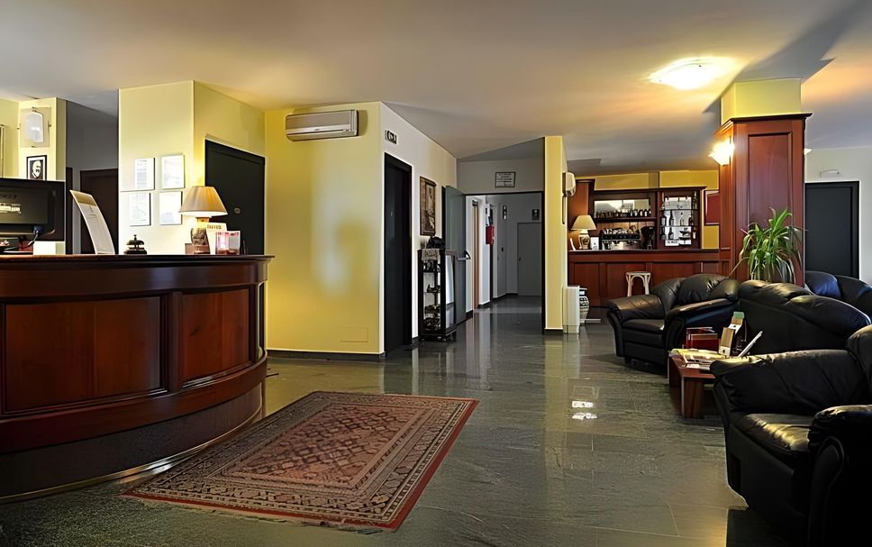 Meja Penyambut Tetamu Gambar