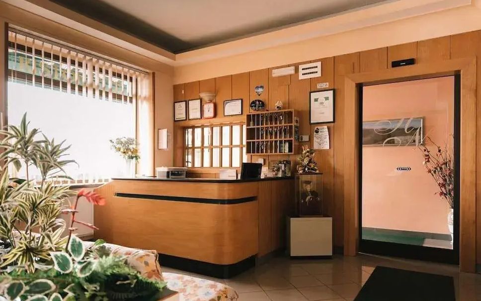 Meja Penyambut Tetamu Gambar