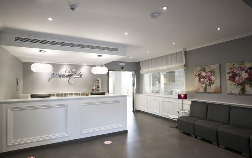 Meja Penyambut Tetamu Gambar