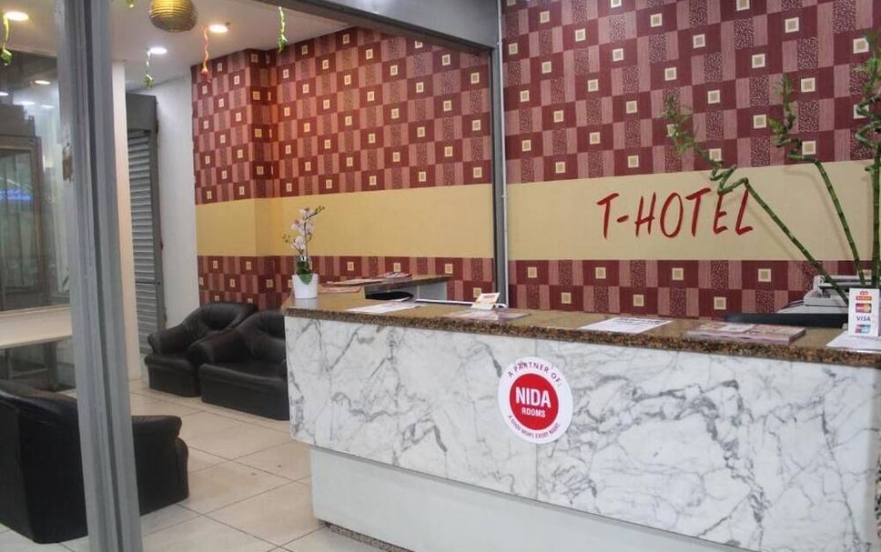 Meja Penyambut Tetamu Gambar