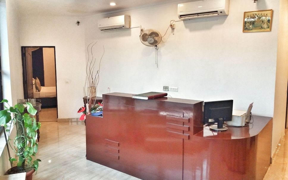 Meja Penyambut Tetamu Gambar