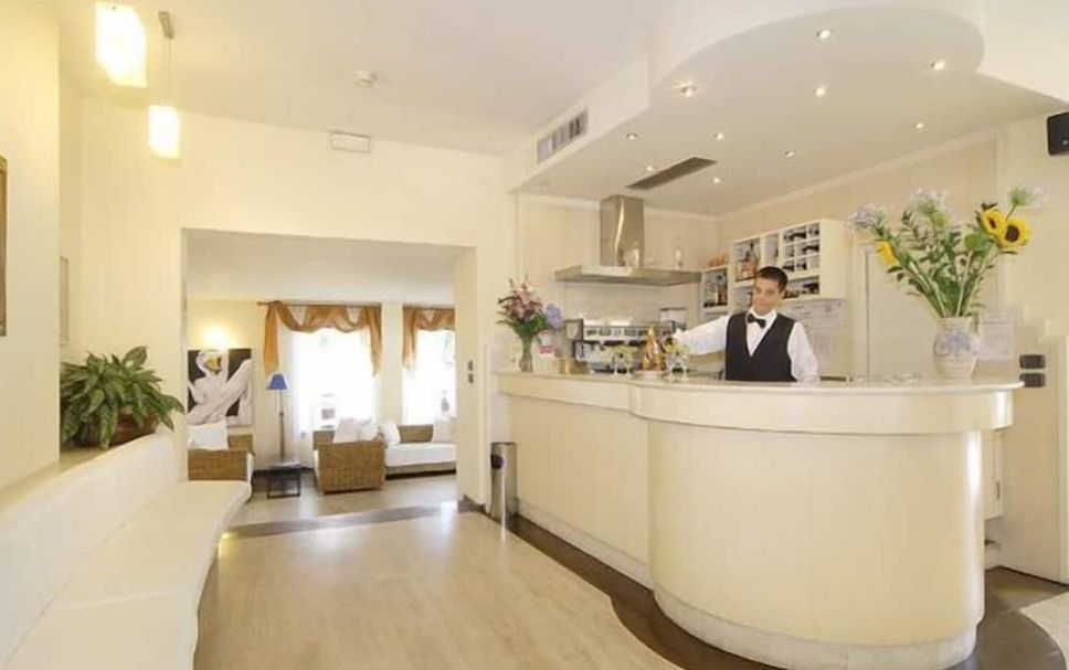 Meja Penyambut Tetamu Gambar