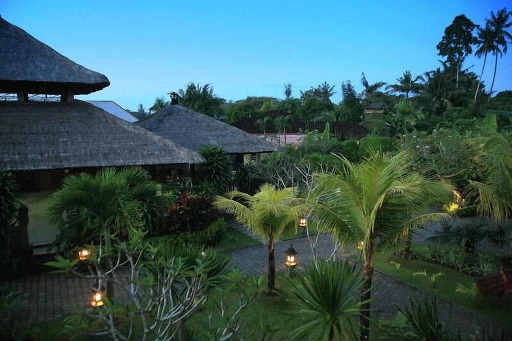 Pemandangan luar