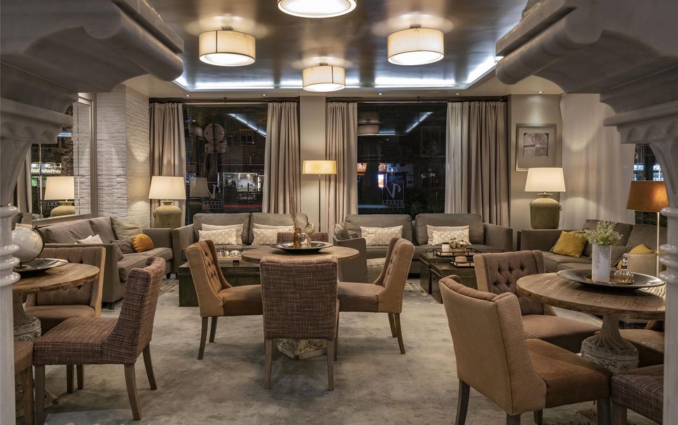 Balai Menunggu Gambar