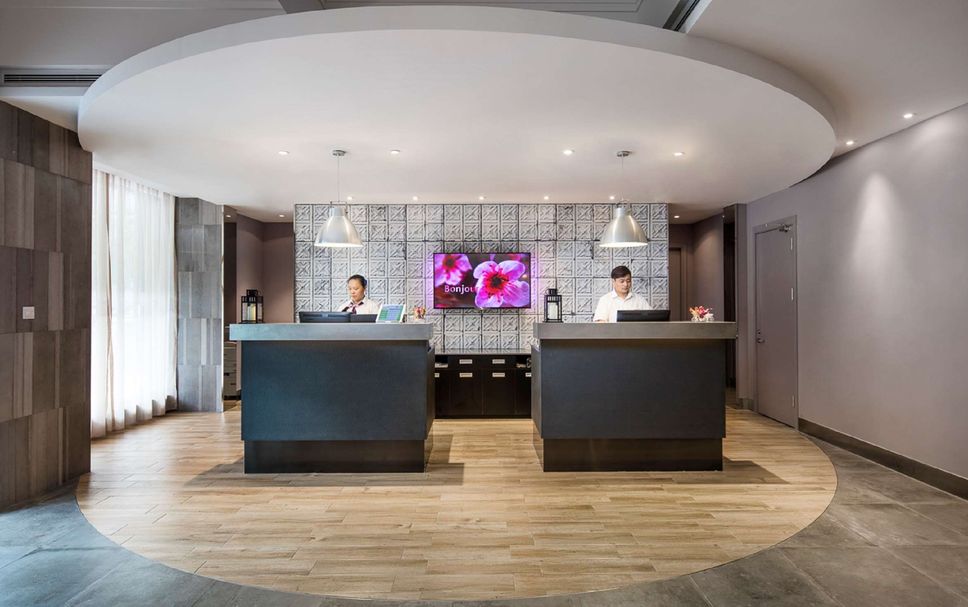 Meja Penyambut Tetamu Gambar