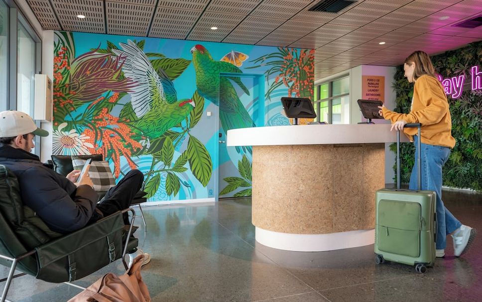 Meja Penyambut Tetamu Gambar