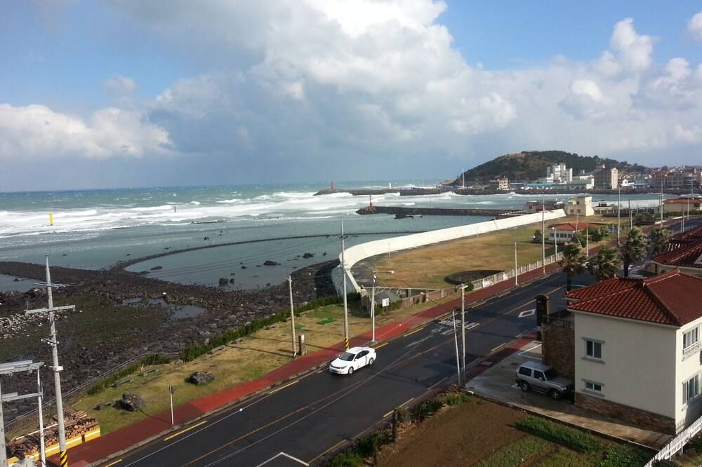 Pemandangan luar