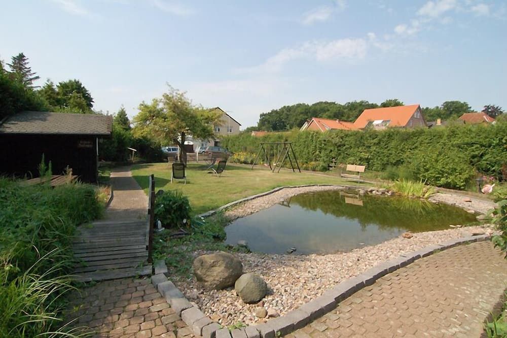 Pemandangan luar