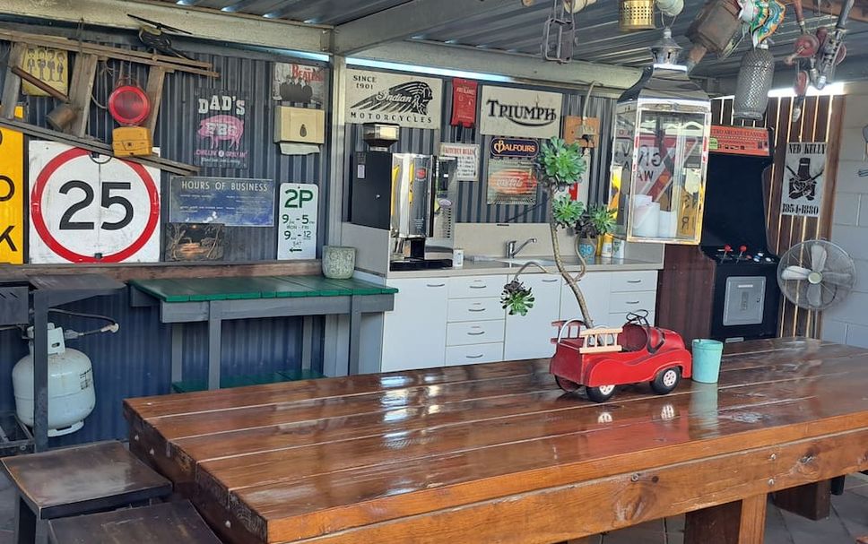 Meja Penyambut Tetamu Gambar