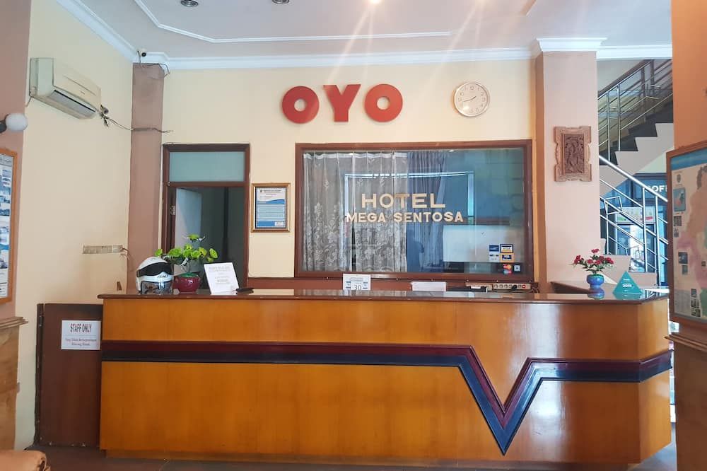 Meja Penyambut Tetamu