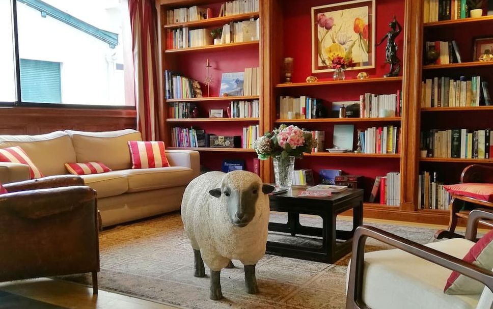 Balai Menunggu Gambar