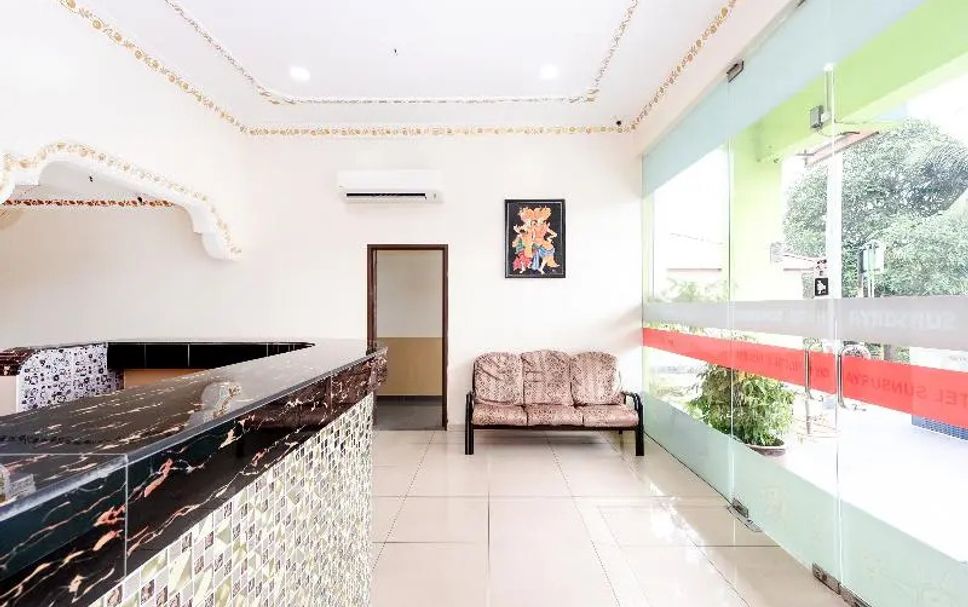 Meja Penyambut Tetamu Gambar