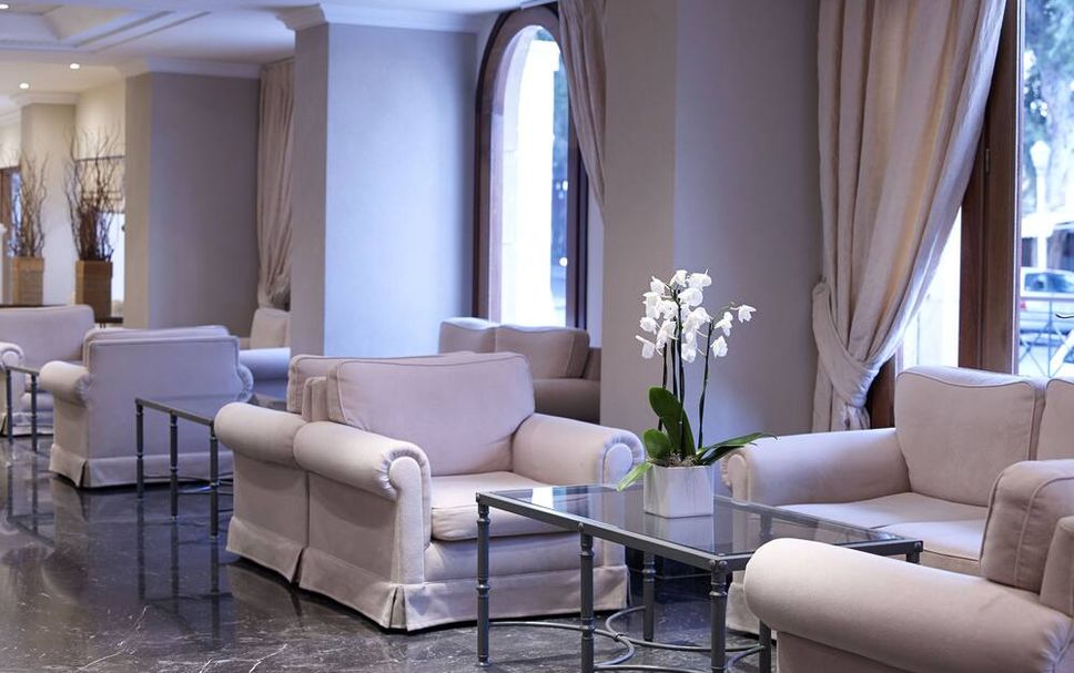 Balai Menunggu Gambar