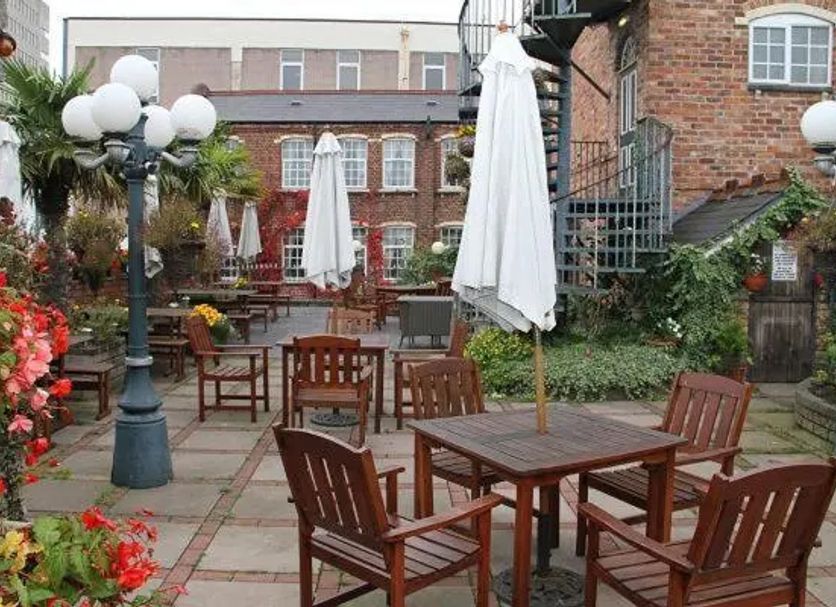 Patio Gambar