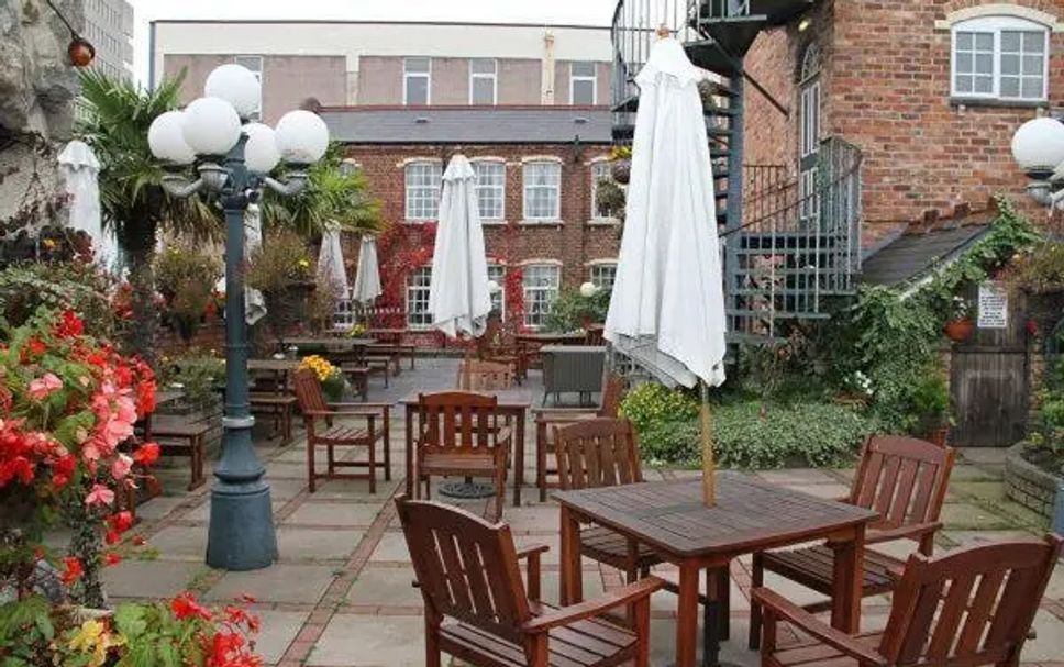 Patio Gambar