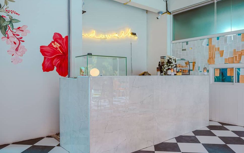 Meja Penyambut Tetamu Gambar