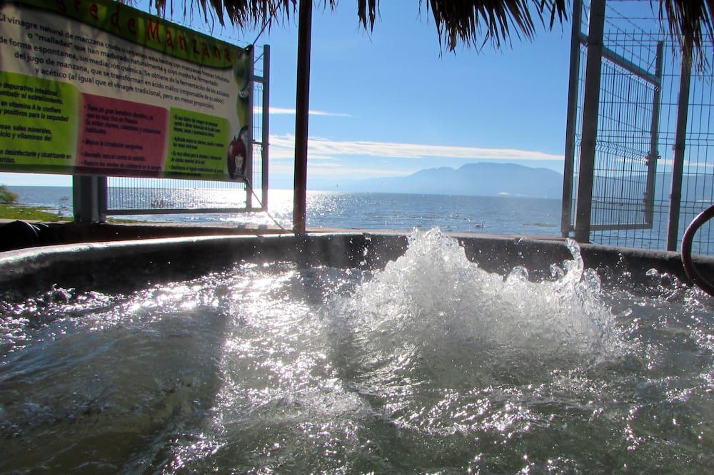 Pemandangan luar