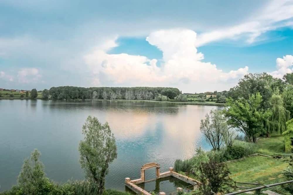 Pemandangan luar
