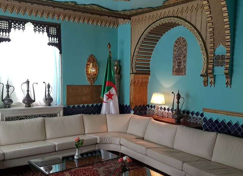 Balai Menunggu Gambar