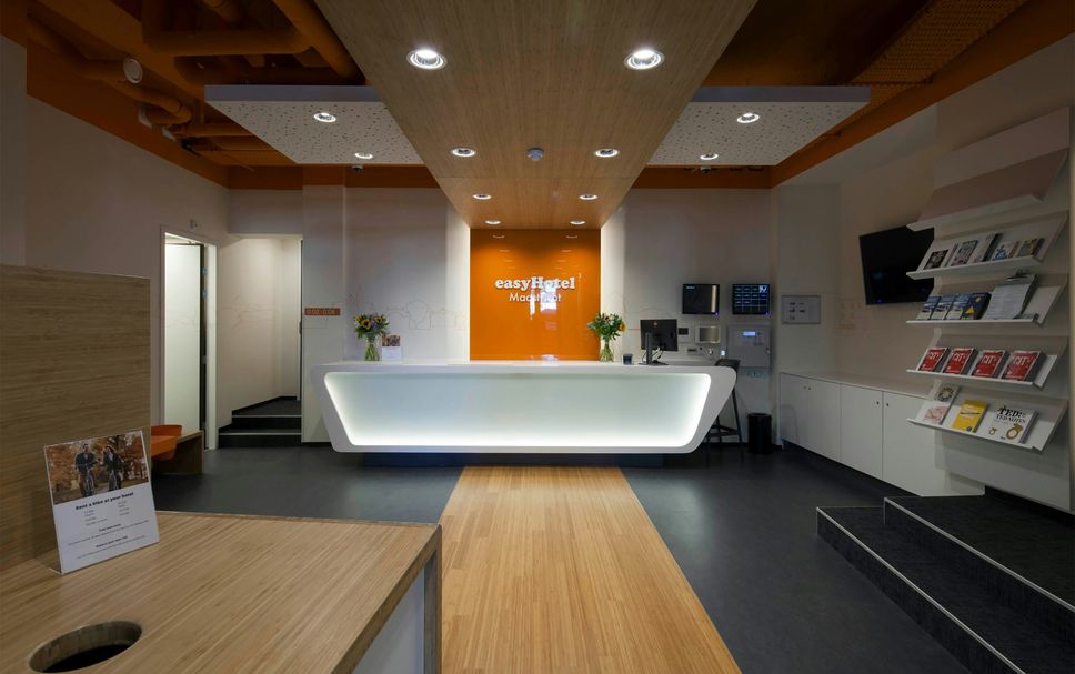 Meja Penyambut Tetamu Gambar