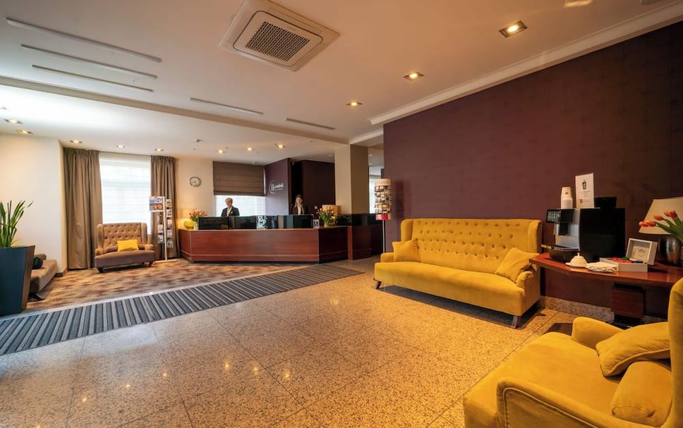 Meja Penyambut Tetamu Gambar