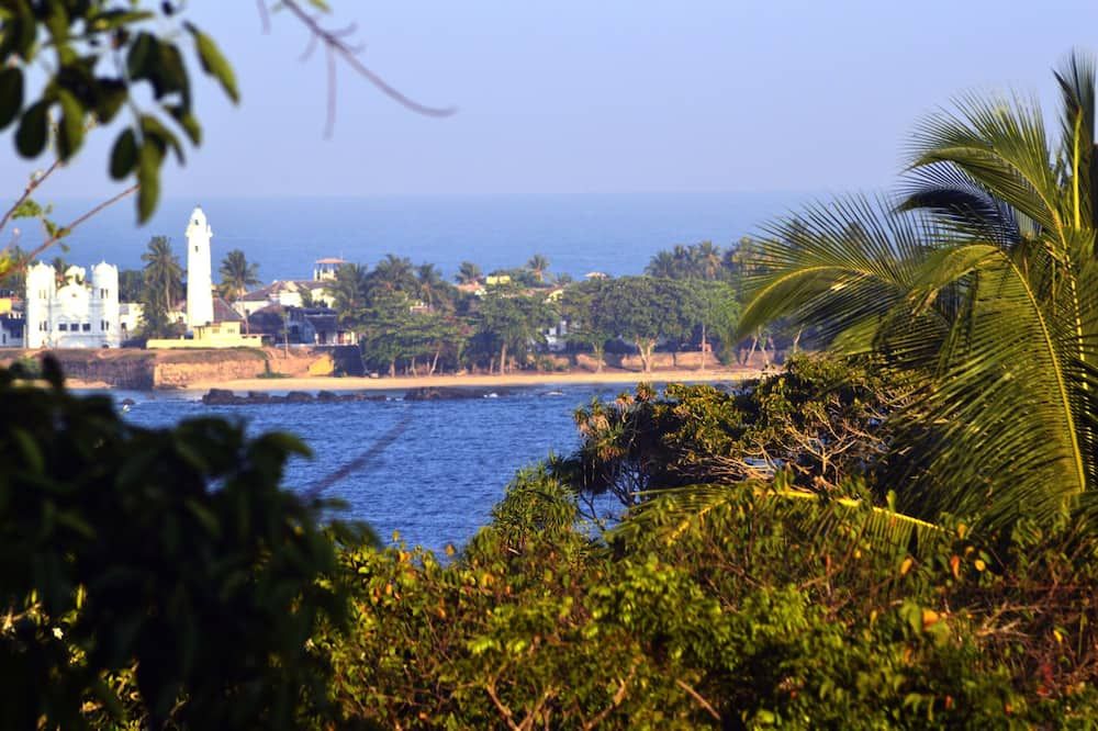 Pemandangan luar