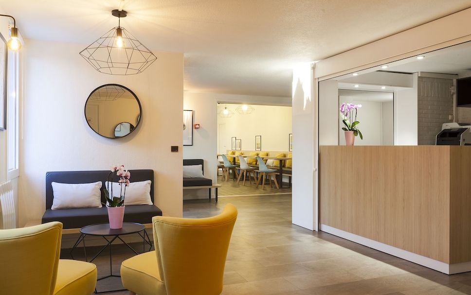 Meja Penyambut Tetamu Gambar