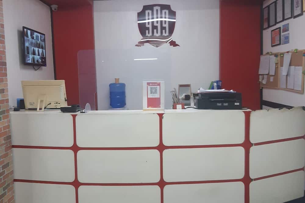 Meja Penyambut Tetamu