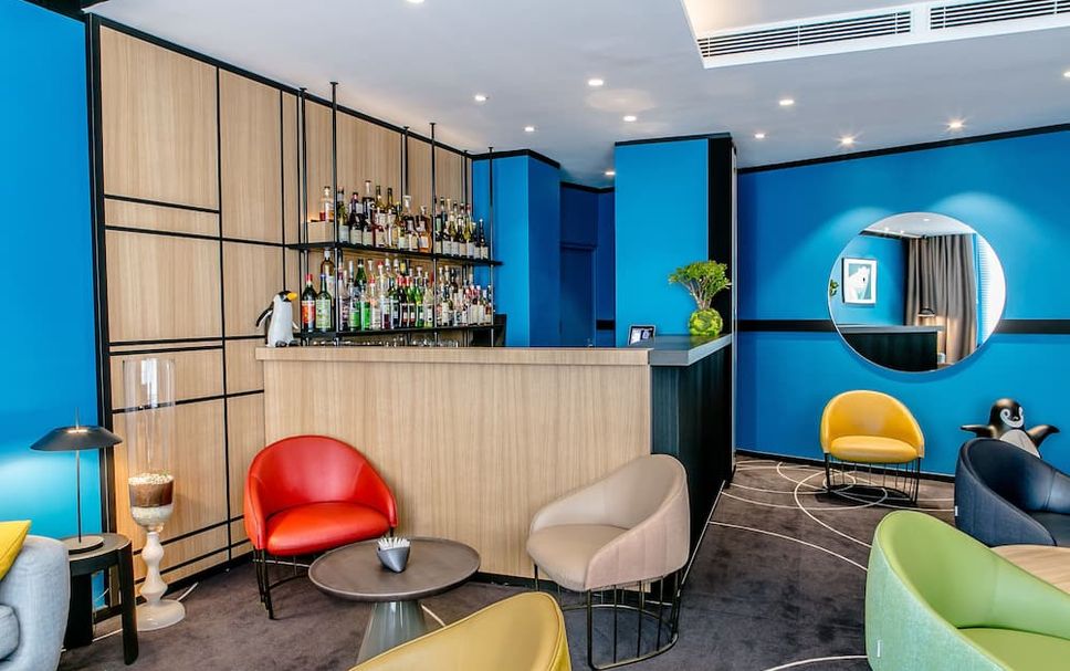 Balai Menunggu Gambar