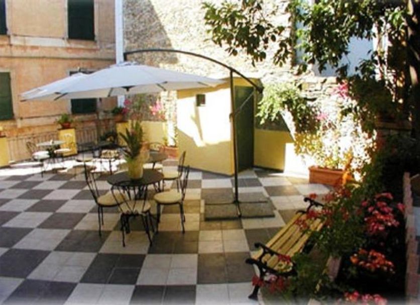 Patio Gambar