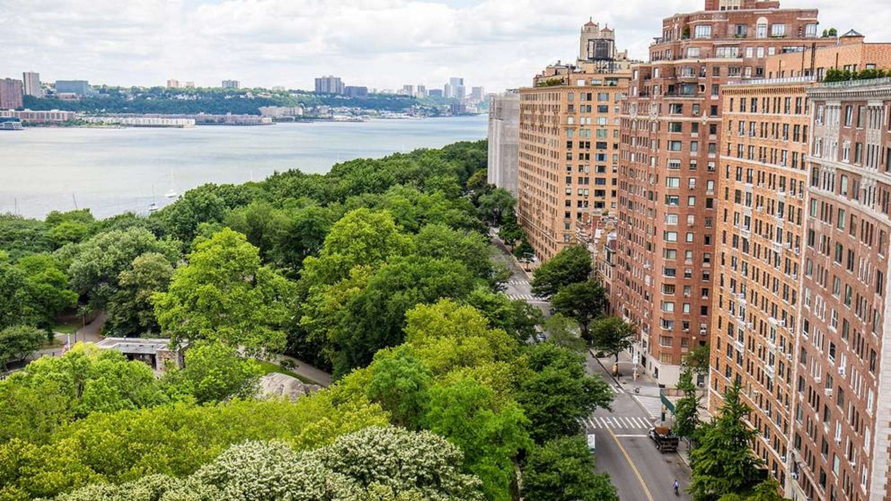 Pemandangan luar