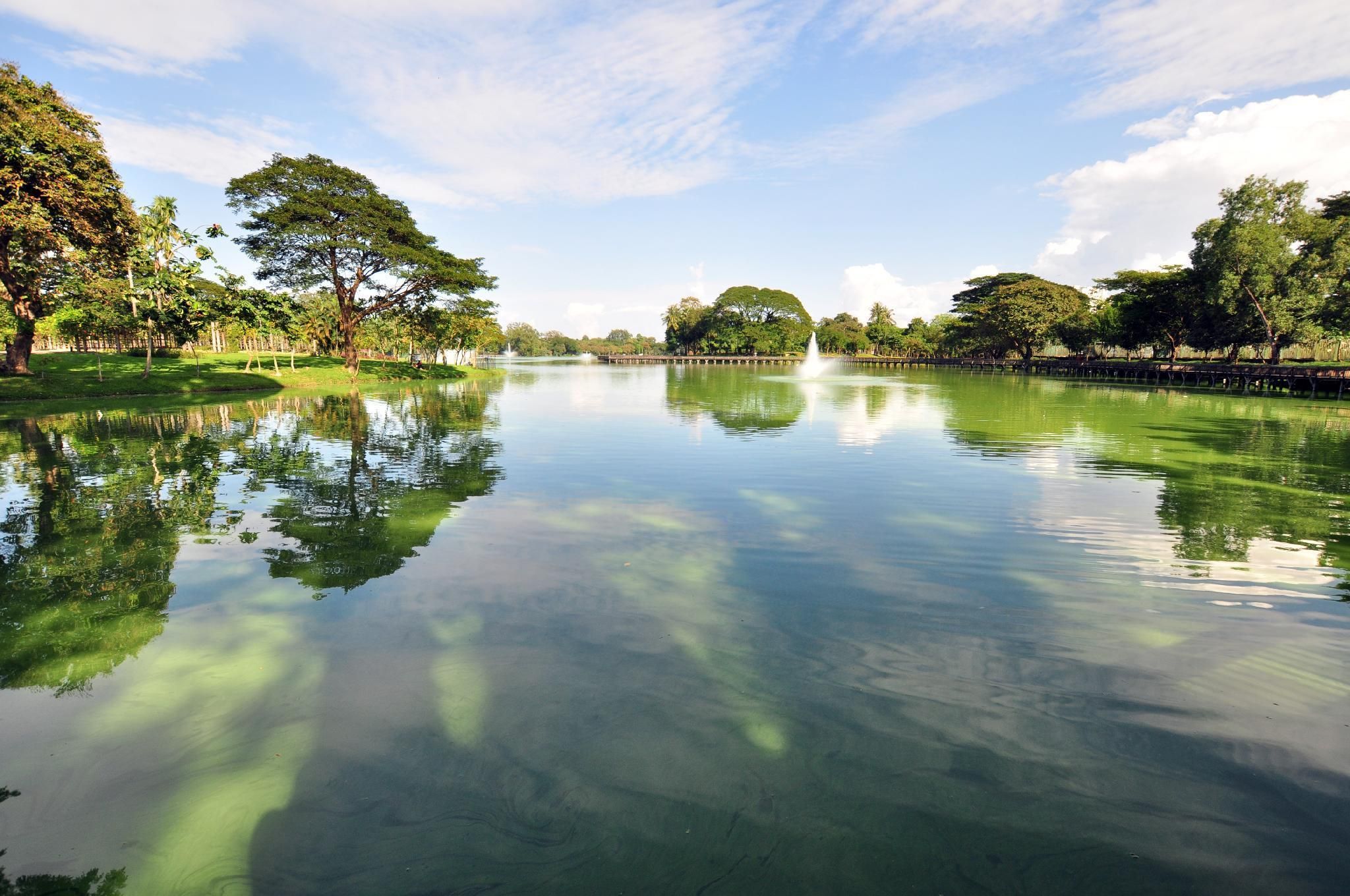 Pemandangan luar